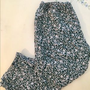 comfy, airy capri-length pants 🥰❣️